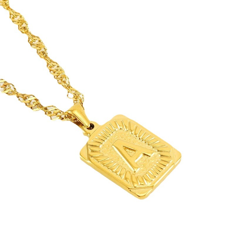 Collar de cadena de onda de agua cuadrada de acero inoxidable europeo y americano transfronterizo moda de mujer Luz de lujo todo fósforo titanio acero 26 letra colgante