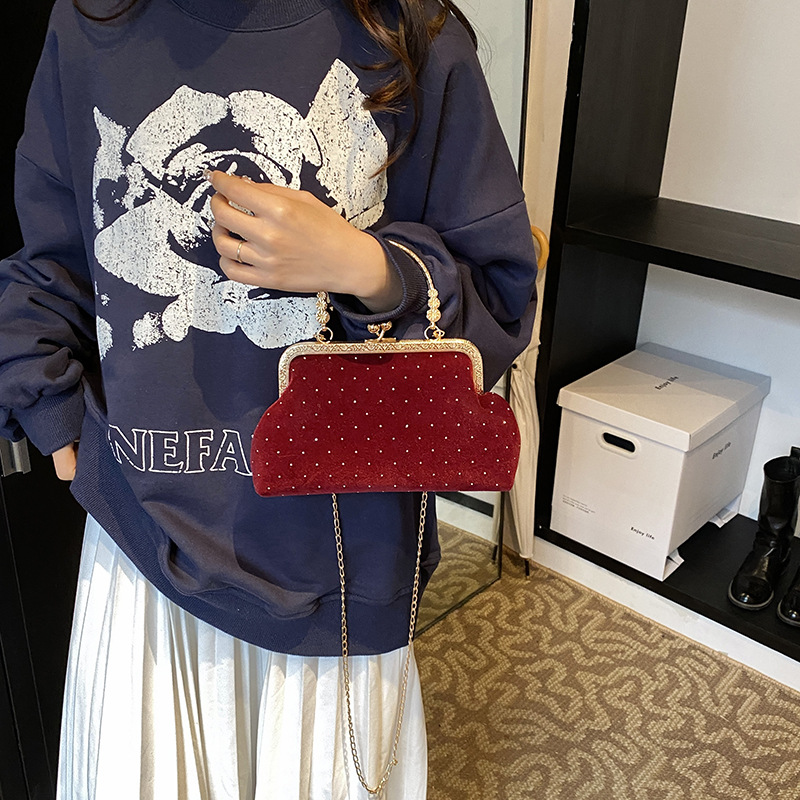Clip, estilo de temperamento de alta gama, bolso pequeño portátil, bolso de vestido de cena para mujer, cadena de moda, bolso de concha de mensajero de un solo hombro