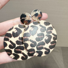欧美风夸张豹纹木质圆片吊坠耳钉女大气时尚通勤显瘦耳饰秋冬爆款