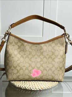 One-shoulder bag to go out, underarm bag