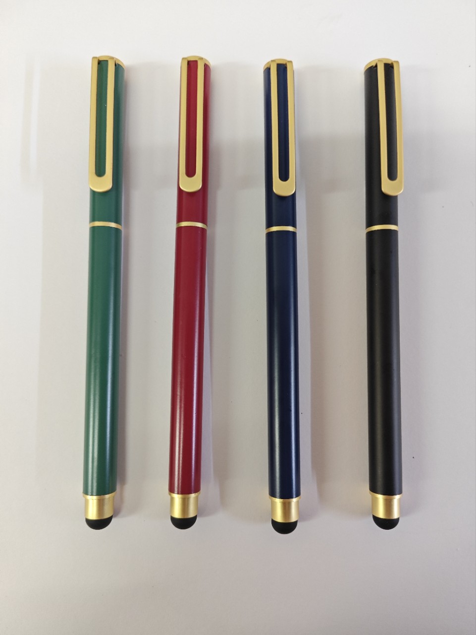 Metal Pens Can Be Used to Make Logo, with Hollow Pen Clips That Can Be Engraved, Making Them Suitable as Business Gifts, Black Gel Pens, and Office Stationery