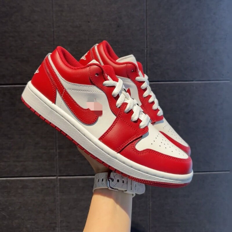 Ready Stock for Cross-Border Aj 1 Low-Top Friction Sound-Making Versatile White Comfortable Shoes for Men and Women, Casual Sports Basketball Shoes