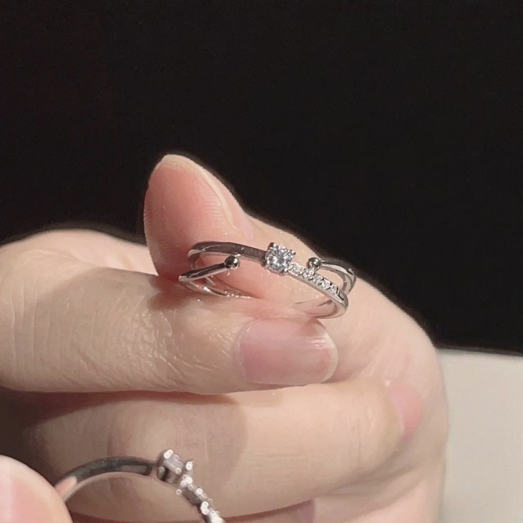 Sparkling Designer Ring For Women, Elegant & Comfortable Accessory_voghion.com