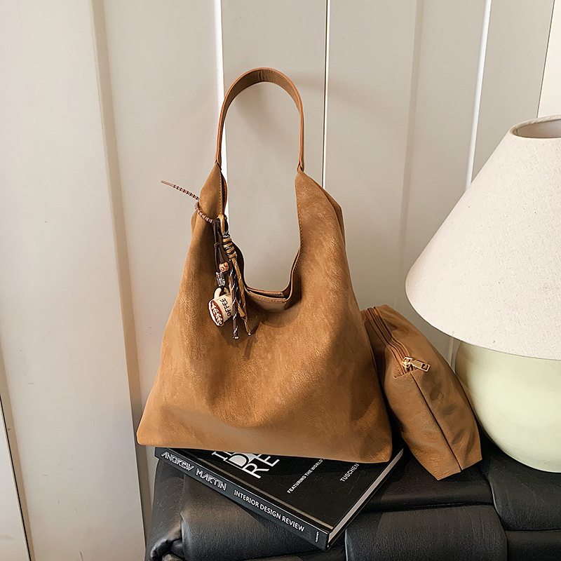 Bolsa de invierno retro de peluche para mujeres 2025, nueva bolsa de hombro universal, bolsa de viaje de gran capacidad