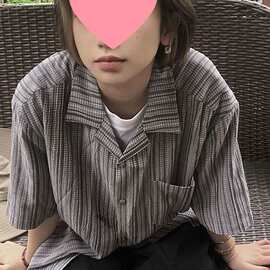 黑色条纹短袖衬衫女夏季2022复古港味设计感日系小众宽松显瘦衬衣