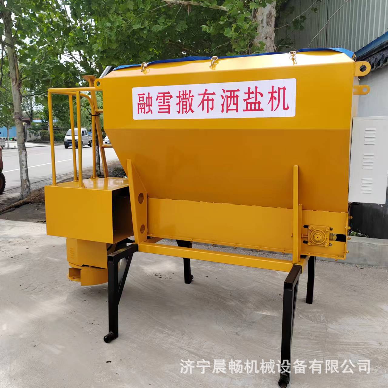 电子遥控融雪洒布机 高速公路养护融雪洒布机 1-8立方料仓撒盐机