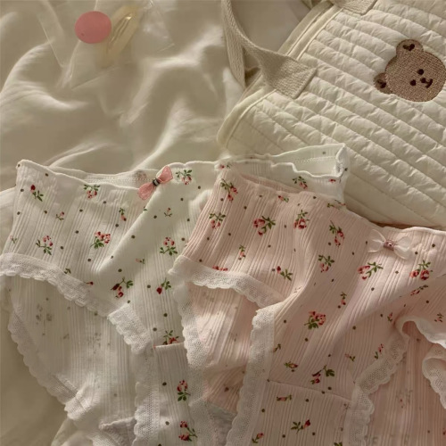 Which girl doesn't like flowers or dislike romance? Sweet and romantic floral cotton underwear for girls with a youthful touch.