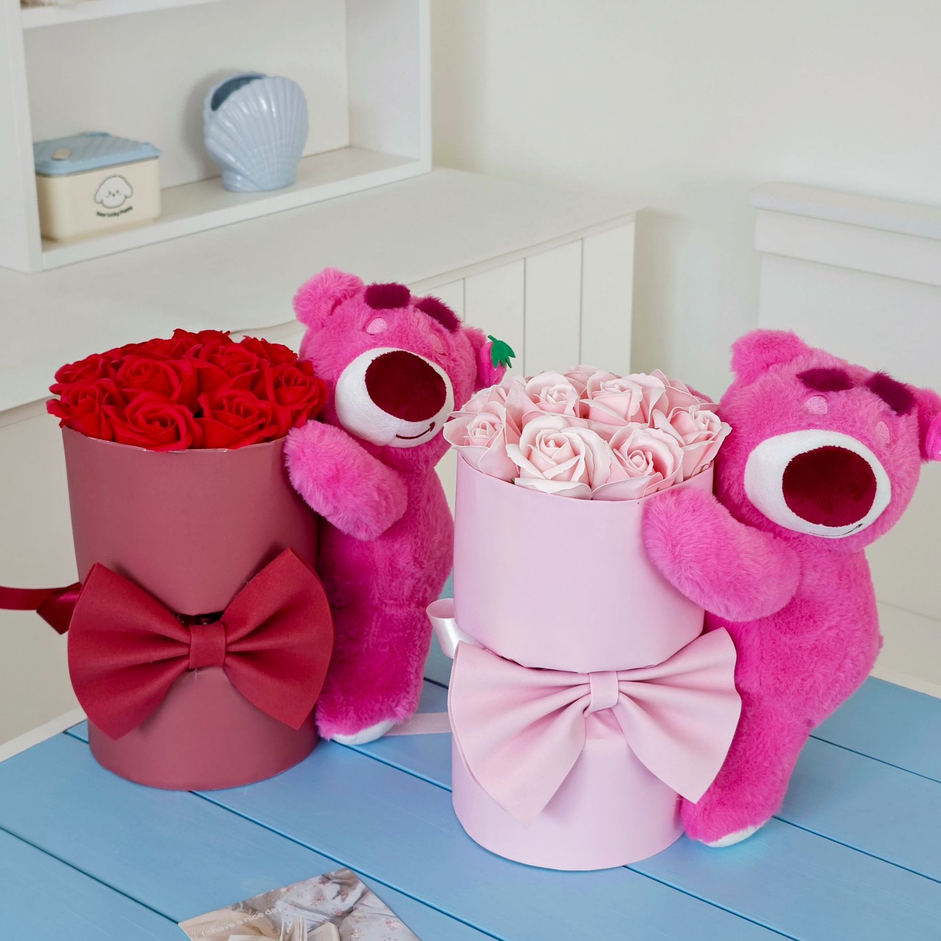 Ramos de fresas, flores de regalo de cumpleaños, flores de imortalidad, flores de rosa, flores de muñeca, flores de abrazo, barril de novia, flores de simulación