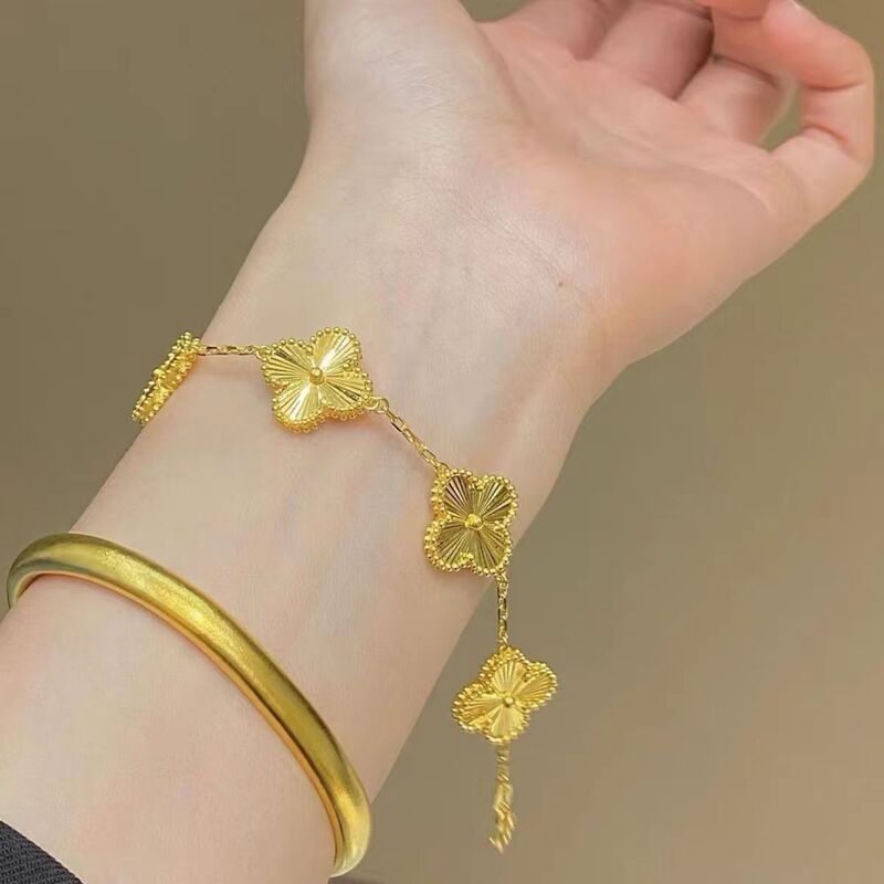 High-End Four-Leaf Clover Bracelet, Light Luxury Niche Exquisite Jewelry, Versatile and Elegant Bracelet Accessory High-End Four-Leaf Clover Bracelet, Light Luxury Niche Exquisite Jewelry, Versatile and Elegant Bracelet Accessory