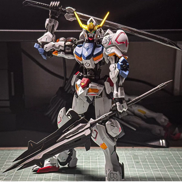 Single model - Gundam model - Barbatos + weapons and equipment + support