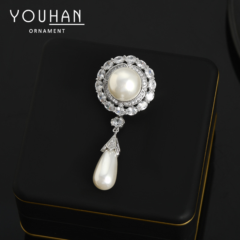 Elegante broche de perla de lujo de corte, lujo ligero, traje de pecho elegante, abrigo elegante, regalo de vacaciones de alta calidad image 1