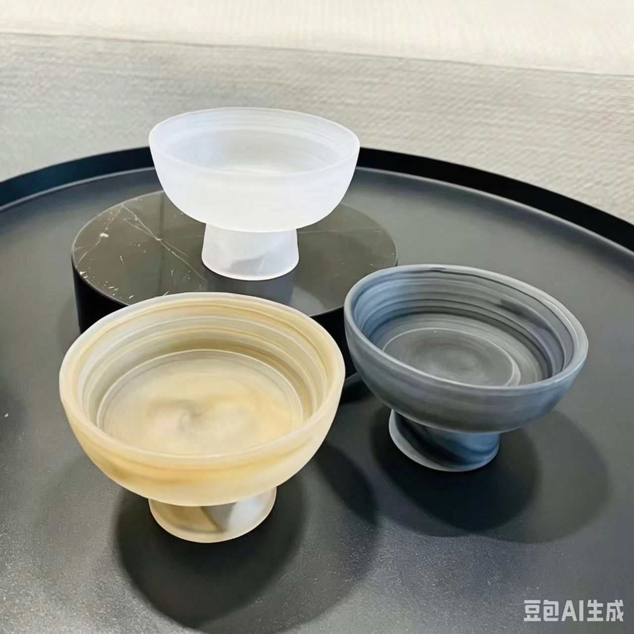 Glass imitation natural marble round snack tray for home use, suitable for living room, TV cabinet, coffee table, and tabletop