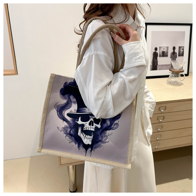 New fashionable skull canvas bag, women's large-capacity tote bag, single-shoulder bag for classes, 2024 fashionable tote bag undefined