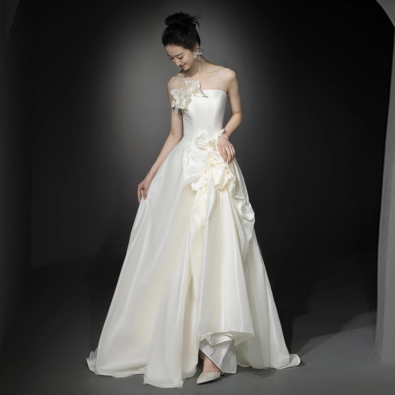 Vestido de boda ligero de satén francés de otoño 2025, nuevo vestido de flores de pecho, Sensi, viaje de bienvenida al aire libre, venta de纱