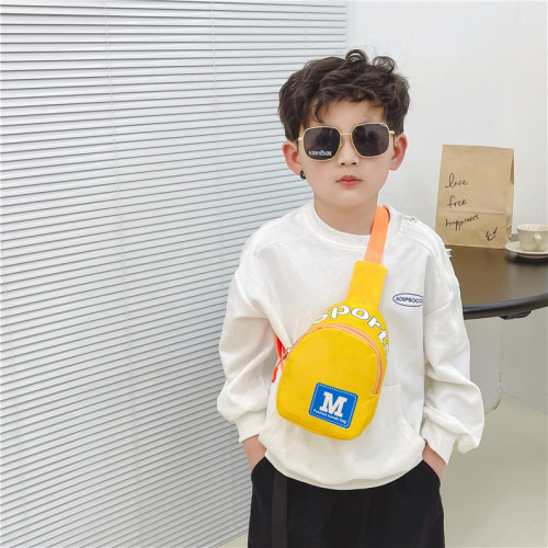 新款儿童胸包批发韩版M字母印花男童包幼儿园可印LOGO宝宝出游包