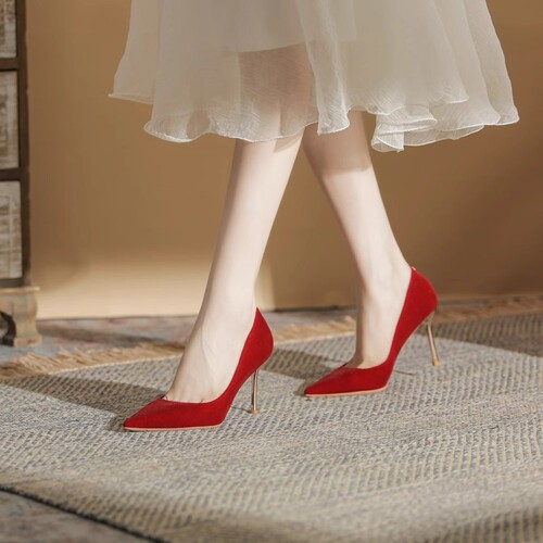 New vintage wedding shoes for women—red, versatile high-heeled shoes for daily wear and weddings; crystal-studded stiletto heels—women's single-layer bridal shoes.