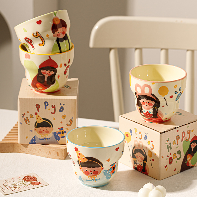 Una familia de cuatro tazas de cerámica para el hogar, tazas de desayuno para niños lindos, vajilla, tazas de agua para padres e hijos de alto valor de dibujos animados
