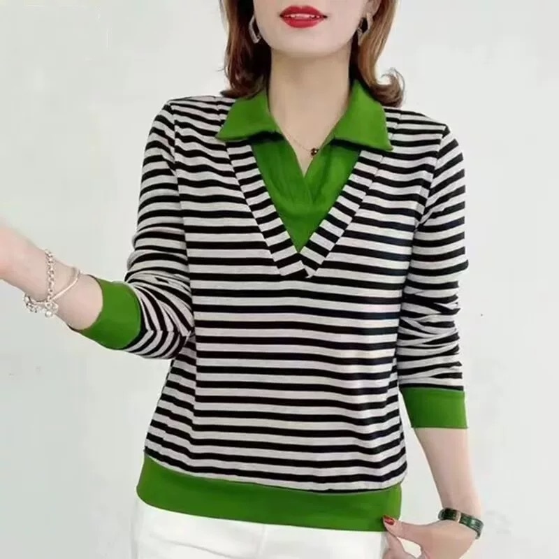 [Cotton 35, Other 65] Versatile and stylish color-blocked striped polo top, slimming, casual, chic, and youthful.