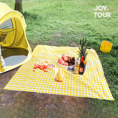 Disposable yellow and red grid picnic blanket outdoor barbecue picnic blanket food stall tablecloth restaurant hotel tablecloth wholesale