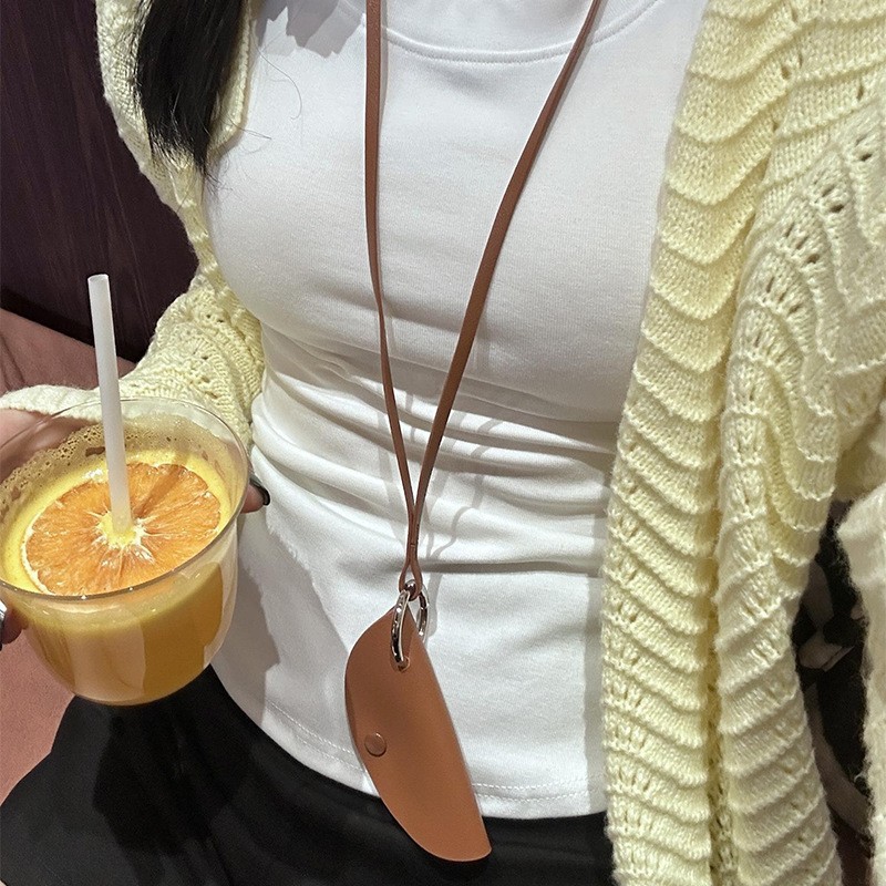 Minimalista para usar accesorios de moda de estilo cóncavo cuello halter mini bolso pequeño diseño exquisito mini bolso de media luna collar mujer