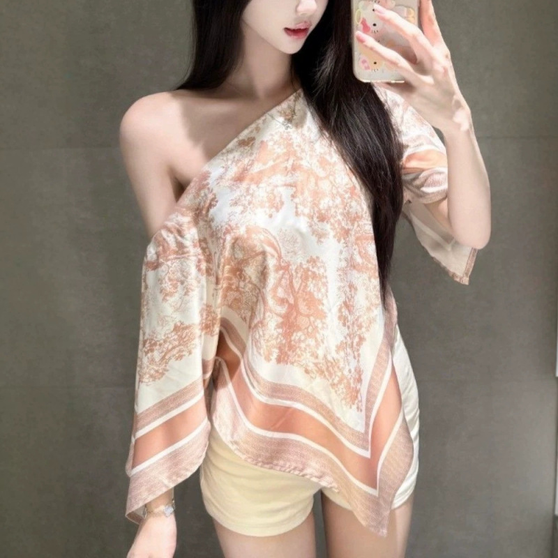 2025 High-End Summer Shirt with a Unique and Elegant French Design, Pink Printed One-Shoulder Shirt