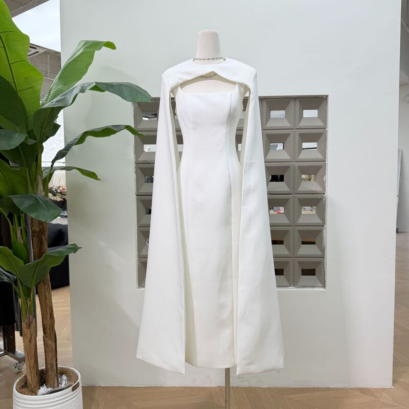 Amazon's Minimalist High-End Slim-Fit Long Slit Solid Color Dress Paired with a Matching Statement Shawl Gown Amazon's Minimalist High-End Slim-Fit Long Slit Solid Color Dress Paired with a Matching Statement Shawl Gown
