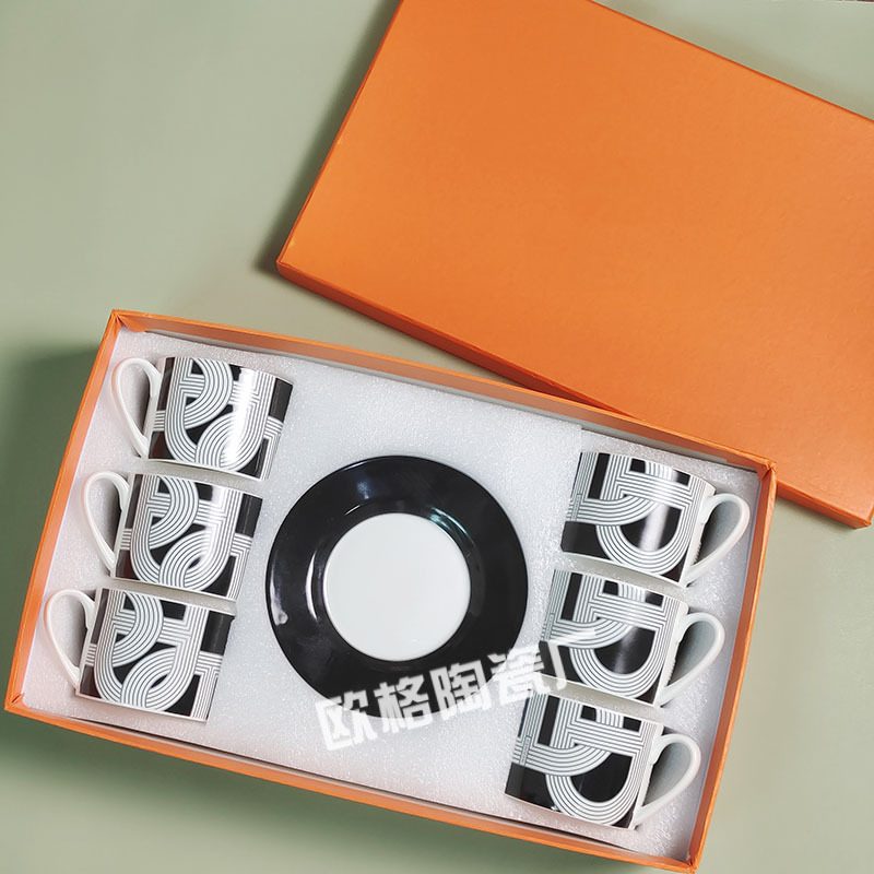 Conjunto de café de porcelana de hueso europeo transfronterizo, tazas de pareja, seis tazas, seis platos, 3 regalos caseros de té de la tarde retro de lujo