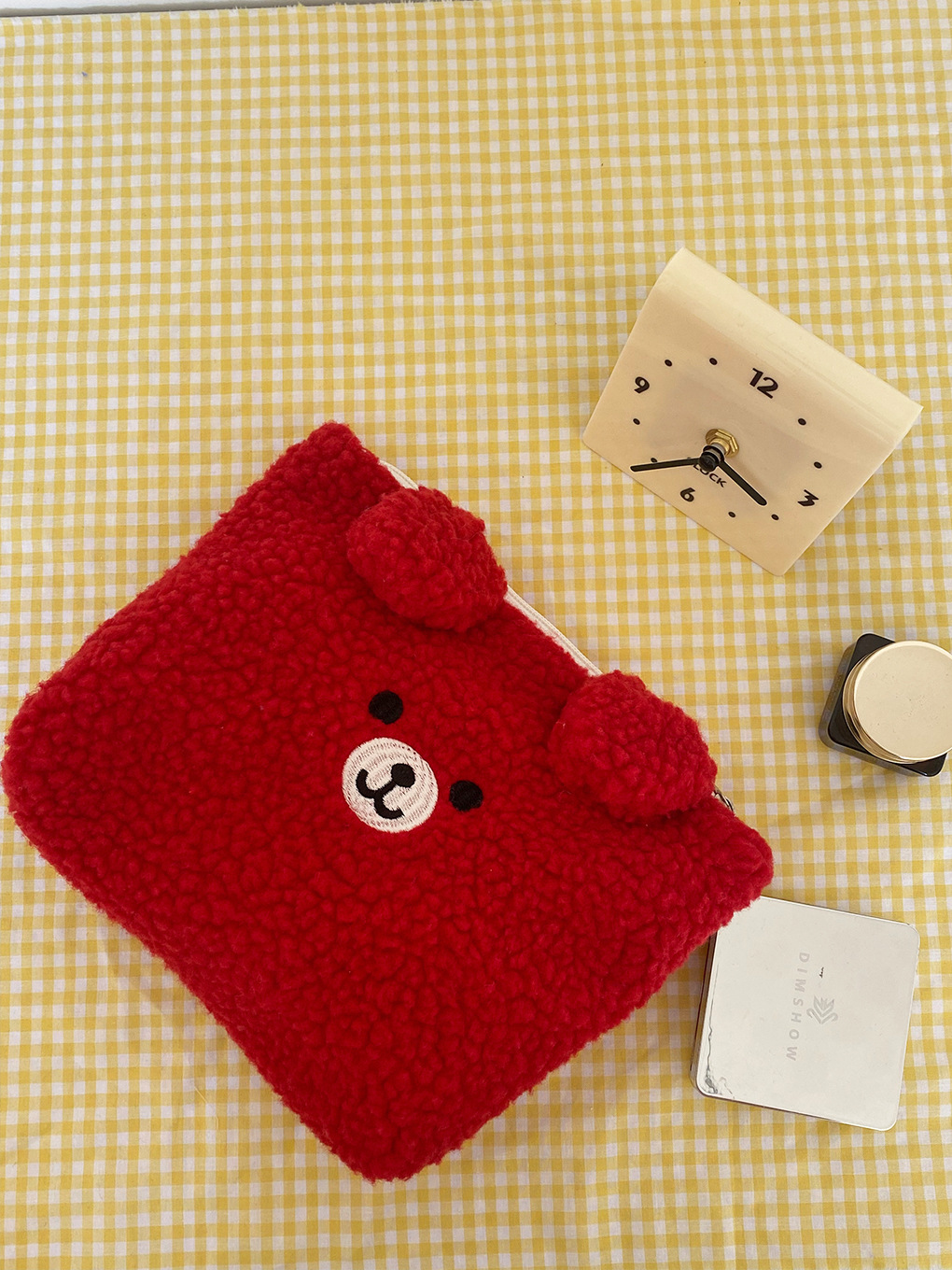 Bolsas de maquillaje bordadas de dibujos animados en otoño y invierno nuevos bolsas de peluche lindas bolsas de almacenamiento de maquillaje portátiles bolsas de lavado