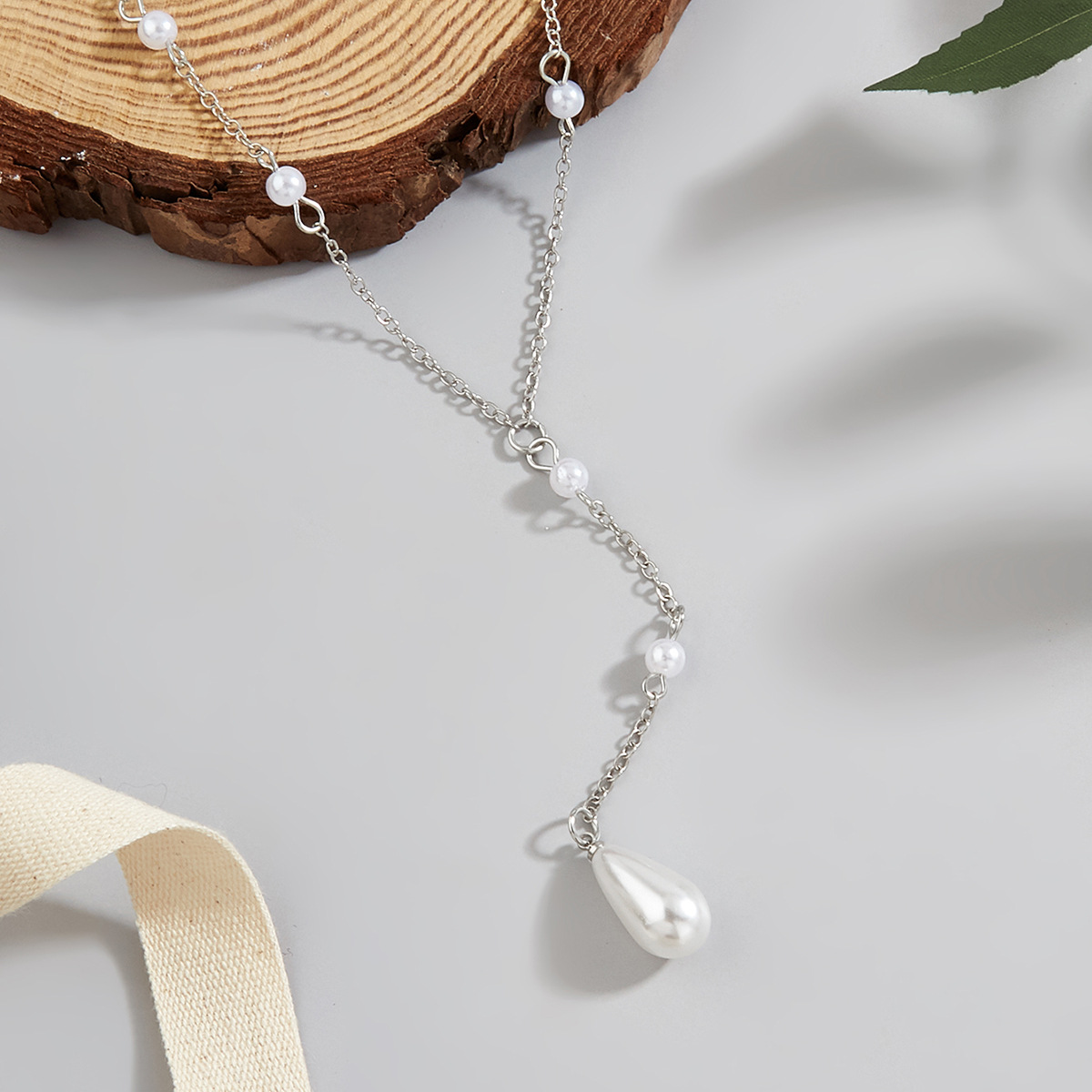 Women's Gender Simple Style Solid Color Pearl Zinc Alloy Wholesale Pendant Necklace
