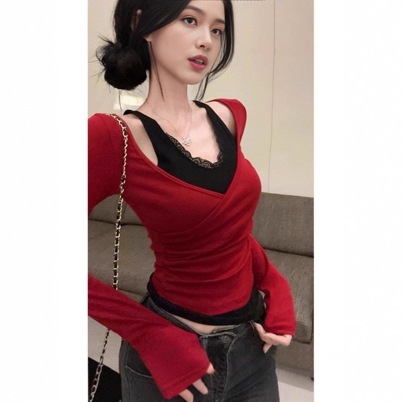 Lace Fake Two-Piece T-Shirt for Women in Autumn and Winter, Pure Lust Hottie Halterneck V Neck Red Long-Sleeved Short Top