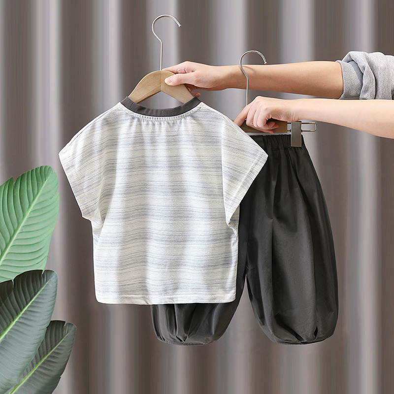 8132 traje de verano para niños 2025 nuevos pantalones cortos de manga corta de moda para niños de dos piezas ropa de verano para bebés de moda