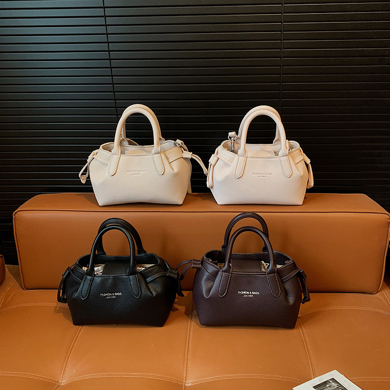 High-End Niche Handbag for Women, Small Tote Bag, 2026 Spring New Fashion Versatile Daily Commuter Crossbody Bag