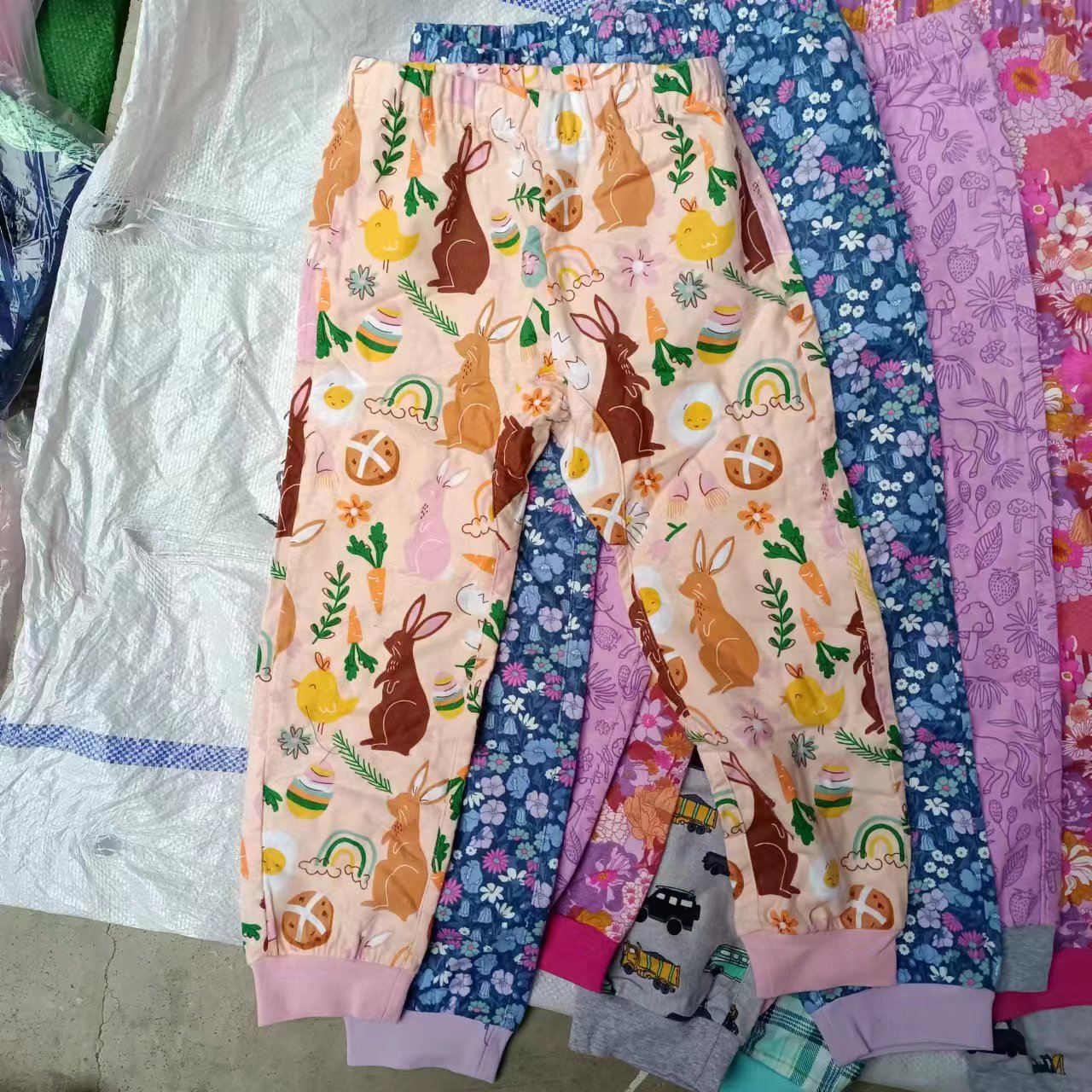 Ropa para niños europeos y americanos solteros grandes niños 23 nuevos hombres y mujeres de algodón de dibujos animados pantalones de franela pantalones de pijama image 4