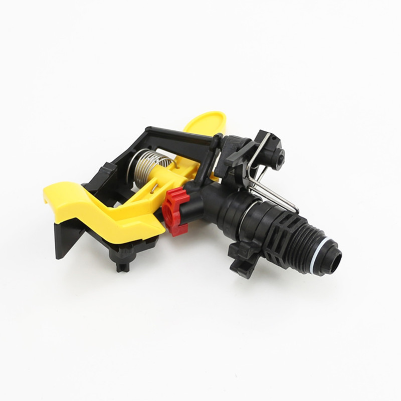 Boquilla oscilante giratoria giratoria de plástico amarillo de 4 puntos al por mayor, ángulo controlable, boquilla de riego por aspersión de jardinería de césped, enfriamiento