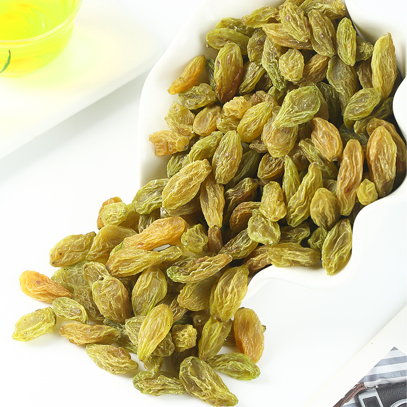 Xinjiang Seedless White and Green Raisins 500g Bag Fruit Turpan Seedless Green Dried Bulk/Bag Can Be Wholesale