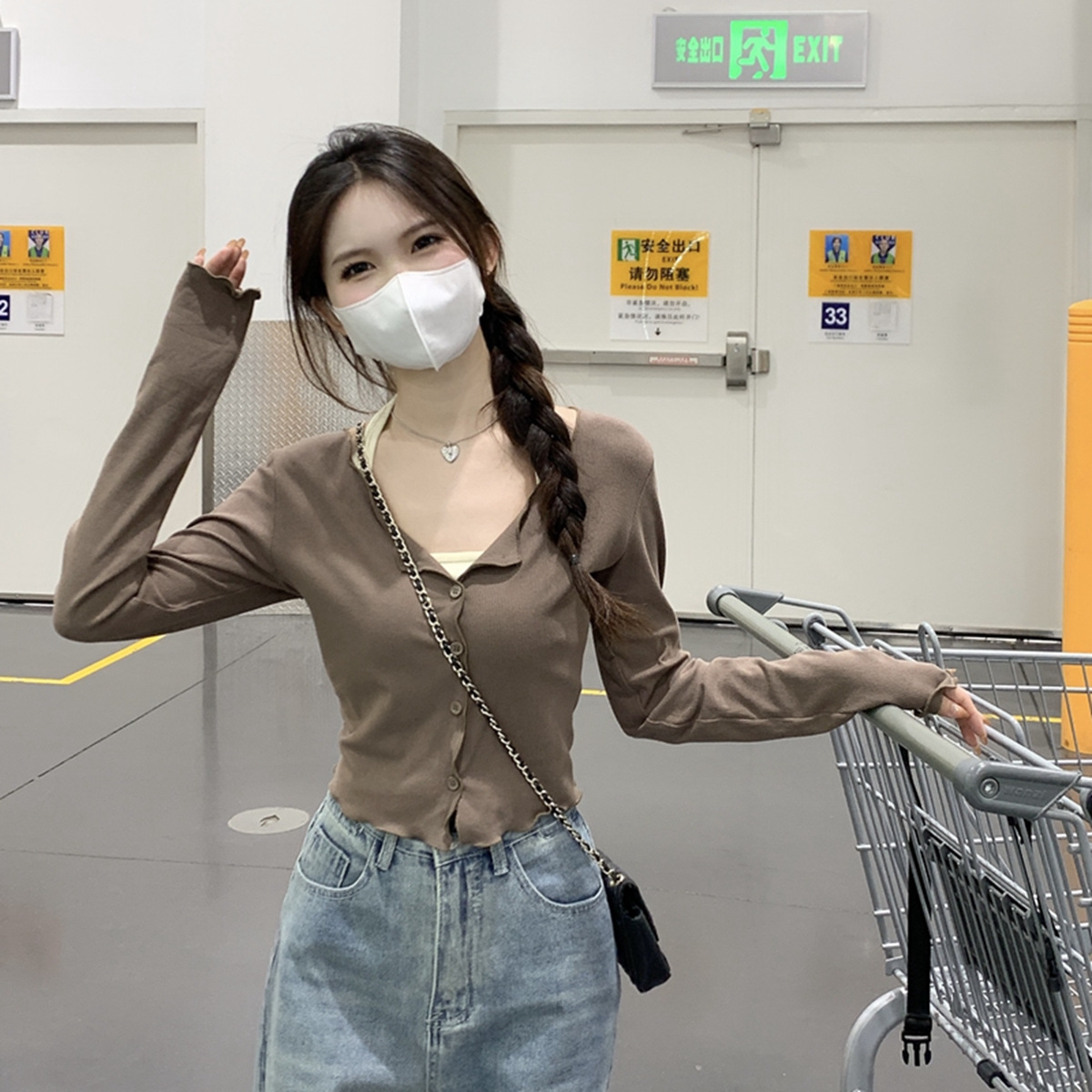 Puro desiderio di divertirsi, indossa questo set con un design sese. T-shirt a due pezzi con maniche log e top a canotta per_voghion.com