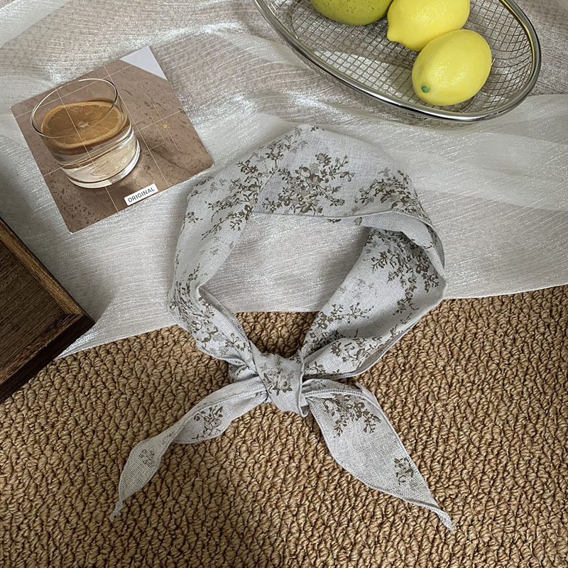 Bufanda triangular floral, pañuelo de seda, sentido de alta gama, moda de primavera y verano, bufanda pequeña de todo fósforo, pañuelo en la cabeza, cinturón para el cabello de estilo pastoral femenino de verano, accesorios para el cabello