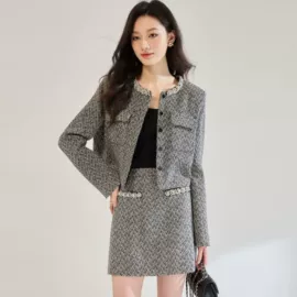 连衣裙;女式毛呢外套;其他短外套