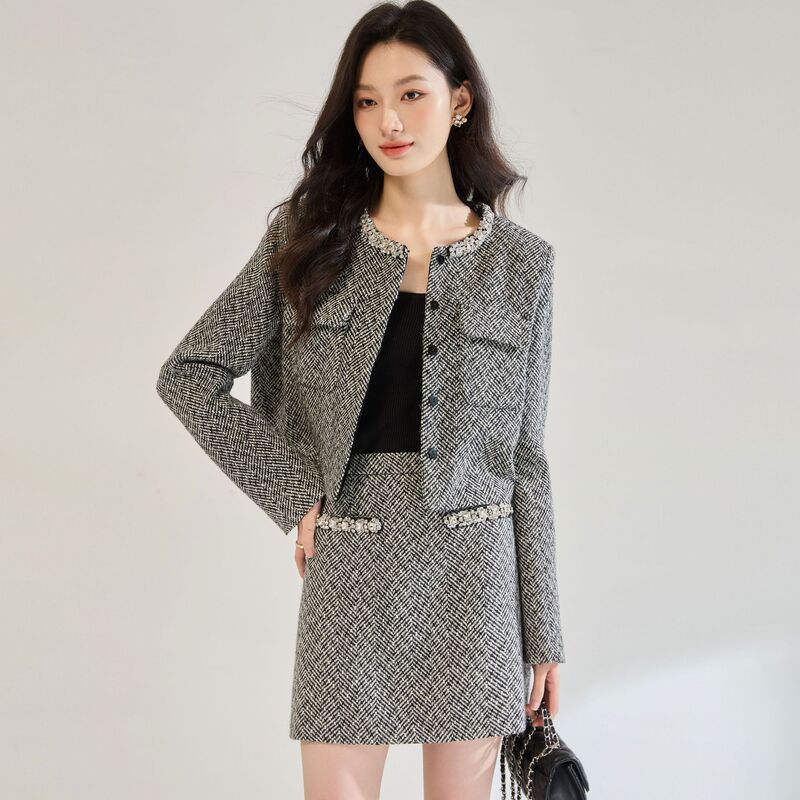 26 Spring Diamond-Encrusted and Beaded Elegant Ladylike Herringbone Pattern Chanel-Style Jacket and Skirt Set 25556 26 Spring Diamond-Encrusted and Beaded Elegant Ladylike Herringbone Pattern Chanel-Style Jacket and Skirt Set 25556