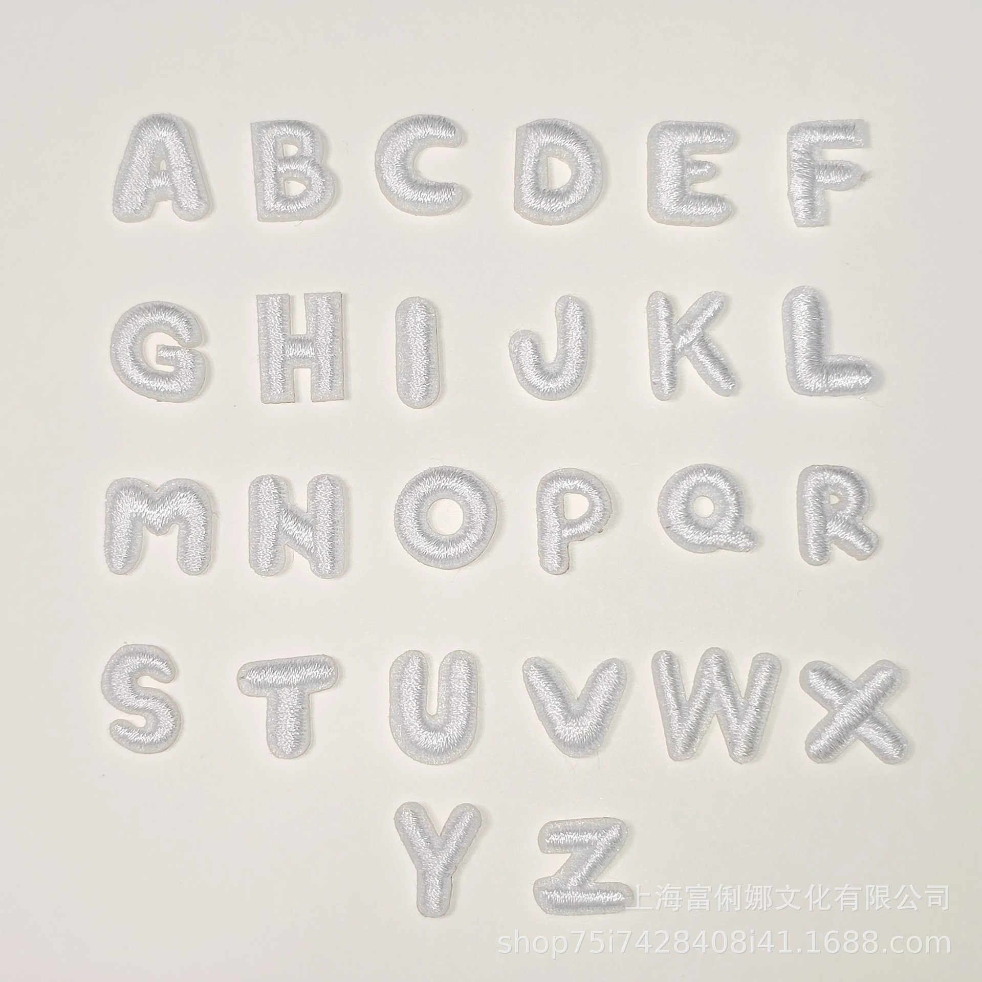 1cm迷你白色字母英文26个字母刺绣布贴手工DIY装饰贴布熨烫贴
