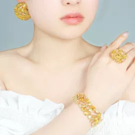 耳钉;耳环;项链
