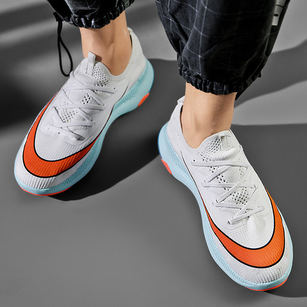 Summer breathable ultra light running sneakers made of mesh