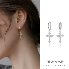戒指;耳钉;手链