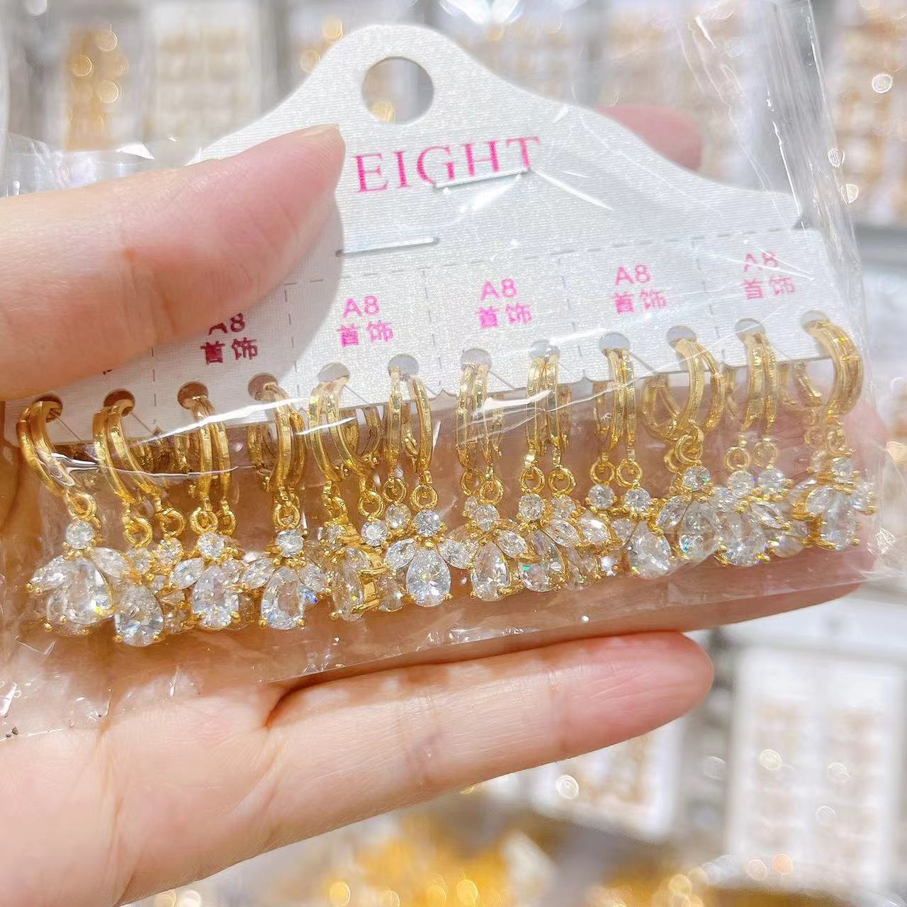 Botones transfronterizos de gota de agua pendientes de diamante chapados en oro pendientes de borda pendientes de zircón artificial pendientes de orejas nuevas orejas para mujeres