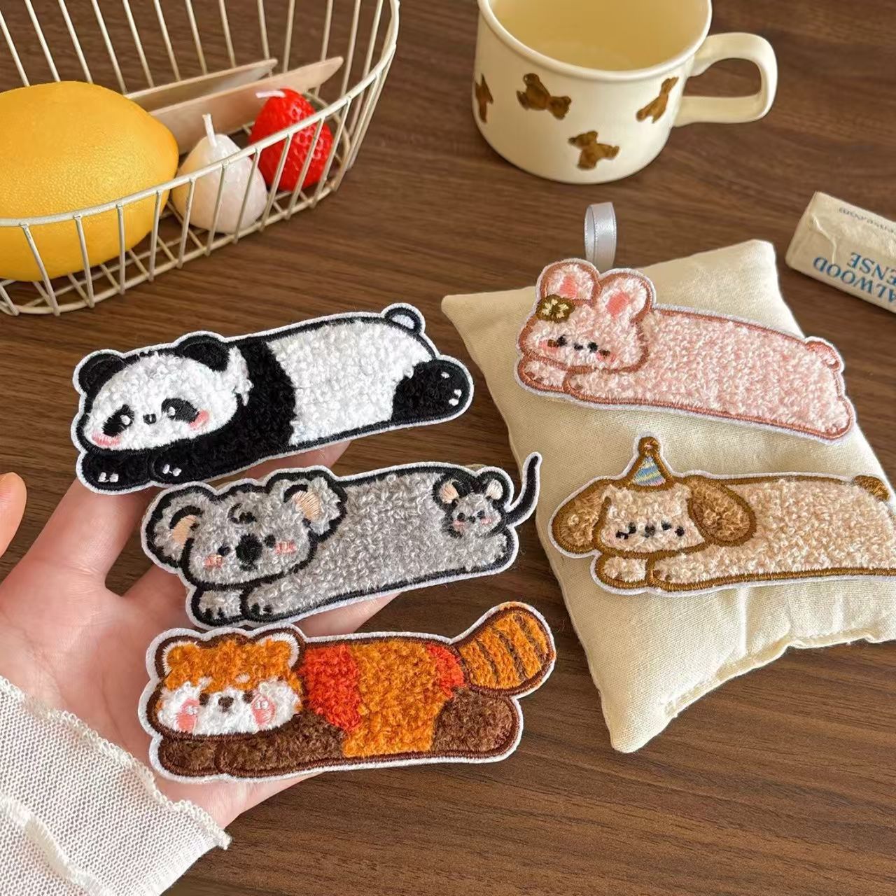 Cute cartoon dog-shaped hair clips for girls, designed to hold stray hairs in place without damaging the hair, a sweet and adorable hair accessory, perfect as a gift