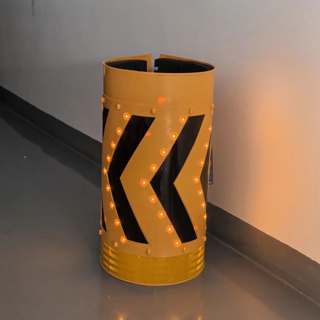 太阳能黄黑警示贴电线杆夜间自发光保护贴国家电网保护罩警示灯贴