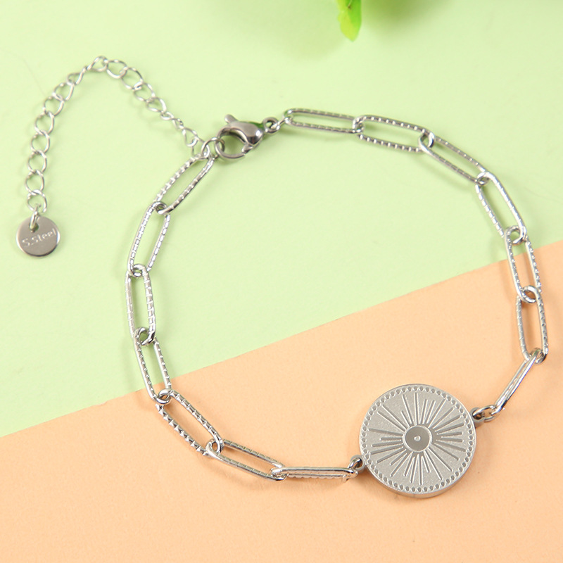 Fashion Sun Eye Paper Clip Titanium Steel Bracelet Long Chain Bracelet display picture 3