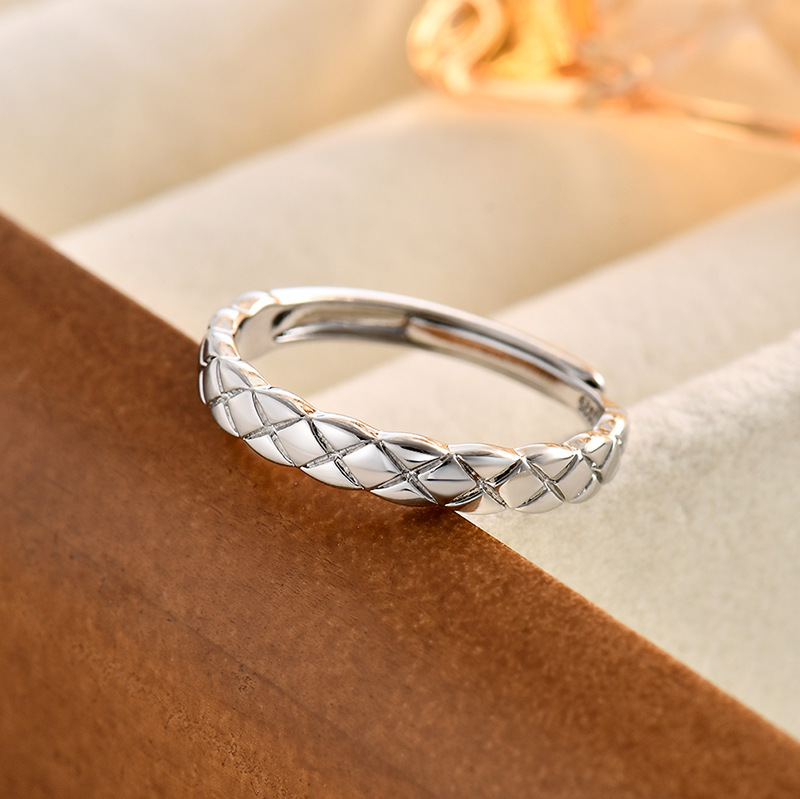 New small fragrant style diamond plaid men's and women's rings couples smooth light luxury diamond ring explosion jewelry factory wholesale