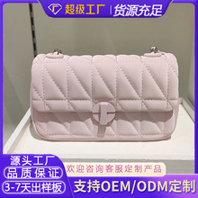 ���ư���б���Ů���NŮ��С�����μ��朗l���r�аٴ�С���L����