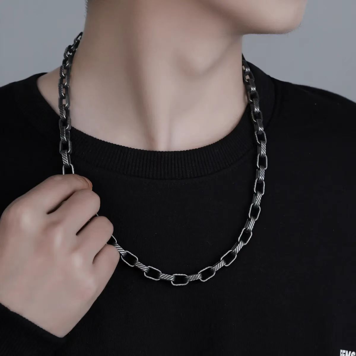 트윌 목걸이 남성용 티타늄 스틸 컬러 프리 스트리트 힙합 트렌디 니치 여자 하이 엔드 올 매치 레트로 스웨터 목걸이